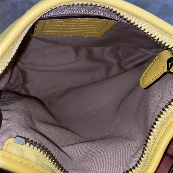 🌟💼SALE💼🌟Coach mini crossbody bucket bag - Picture 3 of 3